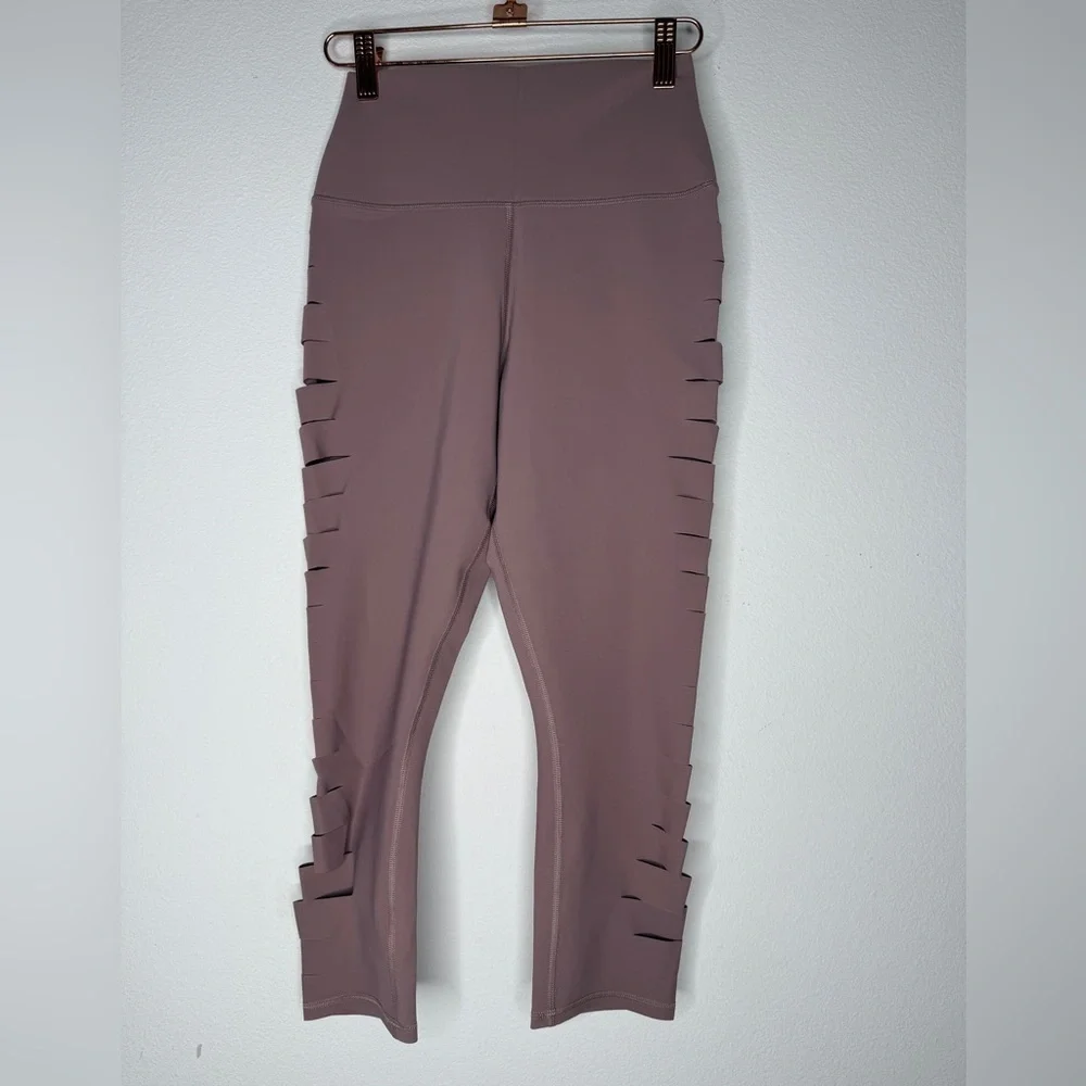 NWOT ALO YOGA High Waist Slice Capri Leggings for Yoga Pants SMALL